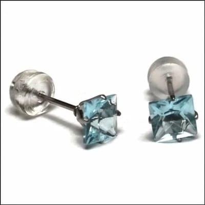 Aramat Jewels | Oorbellen | RVS Vierkante Zirkonia Oorbellen - Tijdloze Oorstekers | Zilverkleurig / Licht Blauw / 5mm | | | Staal | Kinderen, Volwassenen | Verkleurd niet