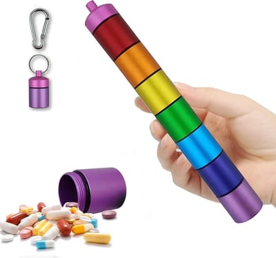 Pillendoosje voor 7 dagen, klein aluminium pillendoosje met 7 vakjes, waterdicht, inclusief sleutelhangertje (kleurrijk).