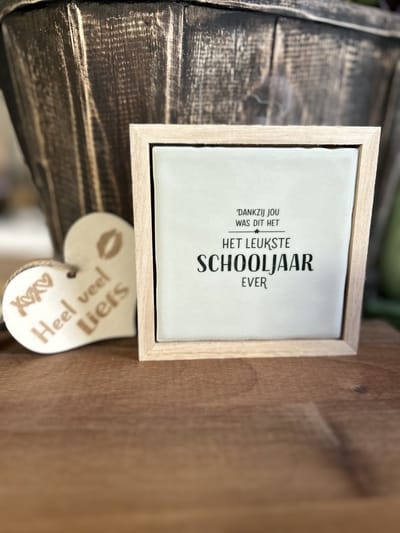 Creaties van Hier -Liefs in een lijstje Schooljaar met houten hartje - 12 cm – Keramiek