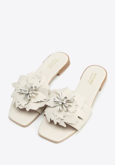 Wittchen Dames leren pantoffels met decoratieve bloemen, crème, natuurlijk leer