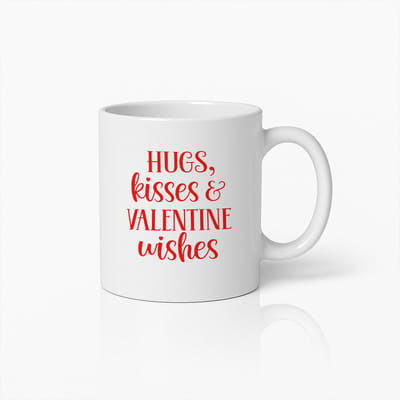 Hugs, Kisses & Valentine Wishes Mok 330ml – Witte Keramische Koffiemok met Romantische Rode Tekst – Valentijnsdag Cadeau voor Haar, Hem of een Geliefde