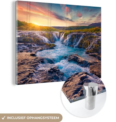 Glasschilderij - Foto op glas - Waterval - Zon - Berg - Natuur - Schilderij op glas - Acrylglas - Muurdecoratie - 160x120 cm - Acrylplaat - Schilderijen woonkamer