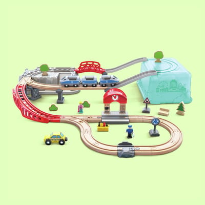 Hape Stad Treinset in Opbergdoos – 48-delig houten treinbaan speelset voor kinderen vanaf 3 jaar