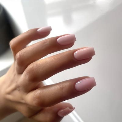Dailygoods- Kunstnagels 24 Stuks - Korte Vierkante Kunstnagels - Zelfklevende Plaknagels - Glanzend - Voor Vrouwen/Meisjes - Gezond en Duurzaam - Nepnagels