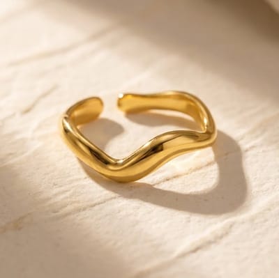Lundholm Ringen Dames Goud kleurig Minimalistisch Gouden Ring Dames - Geometrische Ring - Vrouwen Ring - Premium Stainless Steel Jewellery Verguld – Verstelbare Ring One Size my – Linda Serie - Vrouwen Cadeautjes