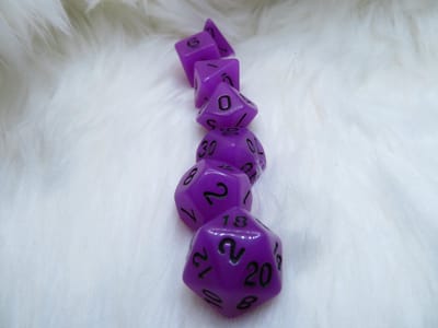 Polyset Dice | Dobbelstenen - Set Van 7 Stuks - Paars Blauw Glow in the Dark Zwart| Voor D&D en Andere Rollenspellen | Plastic Dobbelstenen Set voor Dungeons and Dragons | Polyhedral Dice Set | Met Mooie Zwarte Velvet Dice Bag voor Ongeveer 3 Sets