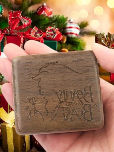 Muziekdoos Hout - Melodieuze Doos - Cadeau Geven - Sankyo Beweging - 7 x 7 x 4 cm - Walnoot