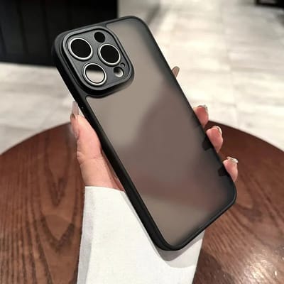 Doorschijnend Silcone hoesje Geschikt voor: iPhone 16 Pro Max - Back Cover met Camera Bescherming - Bumper - Zwart
