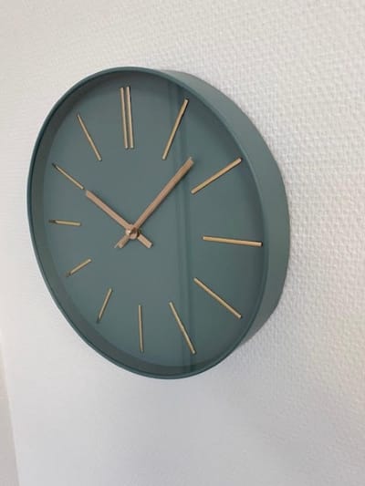 LW Collection groene luxe wandklok 30cm - muurklok - klok rond groen - keukenklok - kleine klok