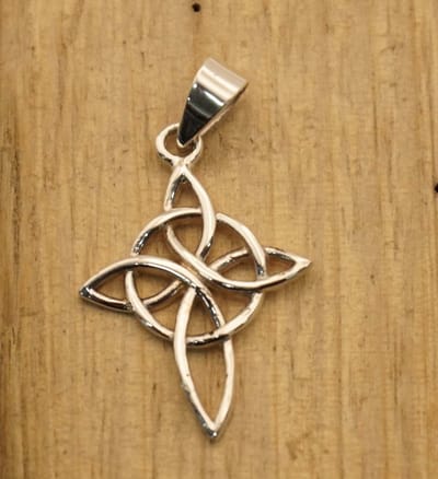 Sterling zilveren hanger oneindige knoop - eeuwige knoop hangertje van 925 zilver - sierlijke zilveren hanger - bedel voor aan ketting van een knoop - mannelijke en vrouwelijke hangers - zilveren hangers cadeau tip - sterling zilveren hangers