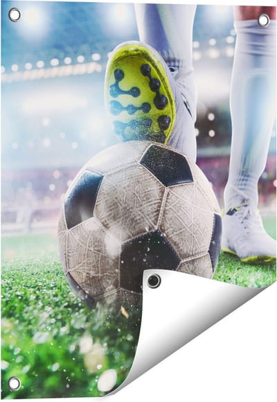 Gards Tuinposter Voetbalspeler met de Bal in het Stadion - 40x50 cm - Tuindoek - Tuindecoratie - Wanddecoratie buiten - Tuinschilderij