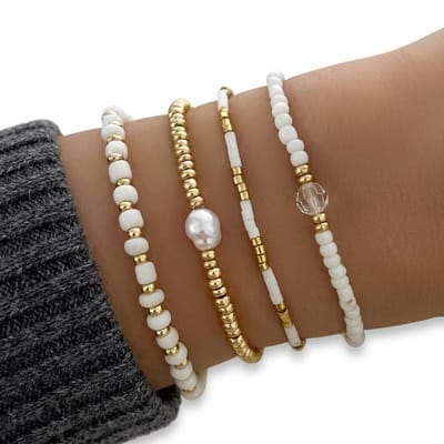 Wit goudkleurig armband set dames 4 delige kralen armband bohemian stijl rijstkralen armband met imitatie parel elastische armbanden set minimalistische sieraden voor dagelijks gebruik