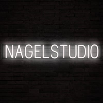 NAGELSTUDIO - Lichtreclame Neon LED bord verlicht | SpellBrite | 101,92 x 16 cm | 6 Dimstanden & 8 Lichtanimaties | Reclamebord neon verlichting