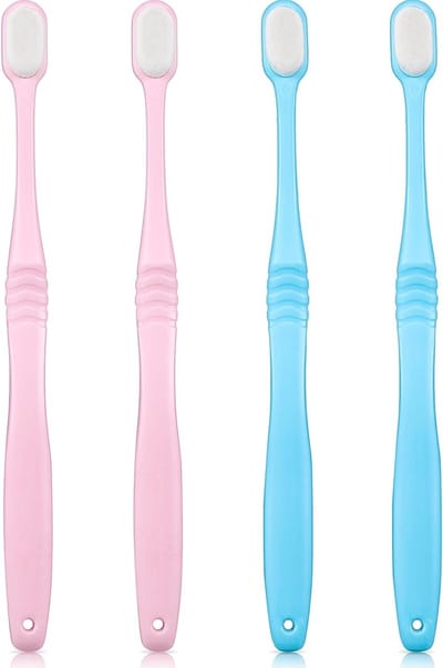 Set van 4 Zachte Micro-Nano Handtandenborstels met 20.000 Extra Zachte Haren voor Gevoelige Tandvlees, Geschikt voor Volwassenen en Kinderen (Blauw en Roze)