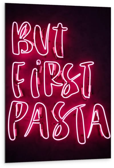 Dibond - ''But First Pasta'' Roze Neon  - 80x120cm Foto op Aluminium (Met Ophangsysteem)