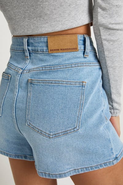 boohoo Dames Tall Denim Shorts Met Opvallend Voorvakdetail | Gebleekt Blauw | Maat: 40