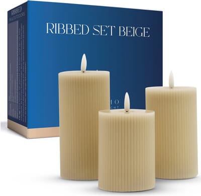 VITAMO Ribbed Candles Set - LED Kaarsen met Echte Wax en Realistische Flikkering - Met Timerfunctie - Natuurlijke en Sfeervolle Uitstraling - Ribbel Stompkaarsen - Beige (3 Stuks)