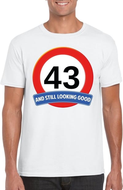 43 jaar and still looking good - t-shirt met verkeersbord print - wit - voor heren - verjaardag cadeau - party - feestartikelen 43 jarige S