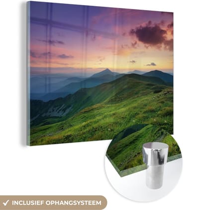 MuchoWow® Glasschilderij 40x30 cm - Schilderij acrylglas - Berg - Gras - Landschap - Avond - Foto op glas - Schilderijen