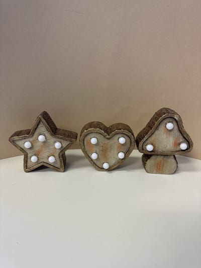 Kerstbeeldjes met LED - Set van 3 stuks - Kerstster + hart + paddenstoel- met 5 & 3 LEDs - Bruin & goud + glitters - keramiek - 14x12x6cm - Kerstdecoratie