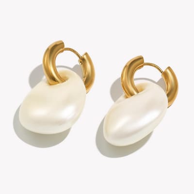 Cristaé Vergulde Oorbellen Dames – Statement Hoop Oorbellen met Imitatie Parel Druppel – RVS Stainless Steel – Luxe Gouden Oorringen