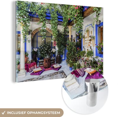 ® Glasschilderij 180x120 cm - Schilderij acrylglas - Kleurrijk pleintje in het Spaanse Córdoba - Foto op glas - Muurdecoratie woonkamer - Wanddecoratie slaapkamer - Schilderijen