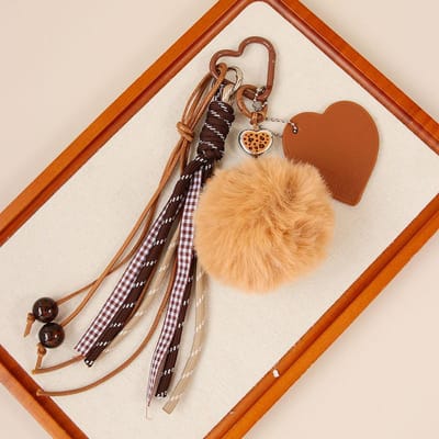 Porte-clés Pendentif Boule Peluche Style INS Pièce Suspendue Forme Cœur Mode Charme de Sac Accessoires Exquis Cadeau A329 beige