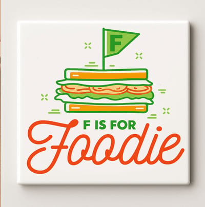 Foodie Tegel – “F is for Foodie” Broodje Design – 15x15 cm Keramische Keuken Wanddecoratie – Perfect Cadeau voor Foodlovers & Hobbykoks