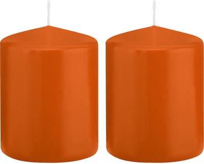 Trend Candles cilinder kaarsen - 2x - stompkaarsen - oranje - 6 x 8 cm - 29 branduren - Geurloze kaarsen - Woondecoratie