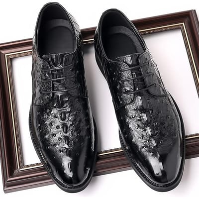 Nieuwe leren schoenen Herenschoenen voor bruiloften Trendy Brits puntige neus met reliëf Herenschoenen Echt leer Handgemaakt Enkele schoenen 44