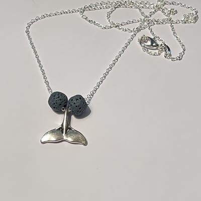 GoedeDoelen.Shop | Ketting Whale Tail | 925st Zilveren Ketting | Statement Ketting | Ocean Project | Uniek | Handgemaakt | Dierenliefde | Cadeautje | Dierenwelzijn | Wellness-House