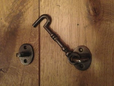 Windhaak Sluiting - Valhaak Grendel - Deuren Beveiligen - Antiek Uiterlijk - 13 cm Lengte - Bruin
