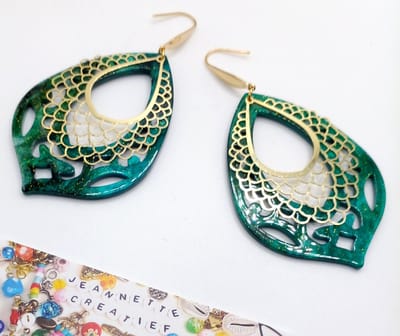 Jeannette-Creatief® - Resin - Luxe Barok Druppel Filigraan Groot Emerald Green - Oorbellen Emerald Green - Emerald Green - Gouden RVS Oorhaakjes - Barok - Filigraan - Dames Oorbellen - Oorbellen Dames - Chique - Dames Mode - Sieraden voor Vrouwen