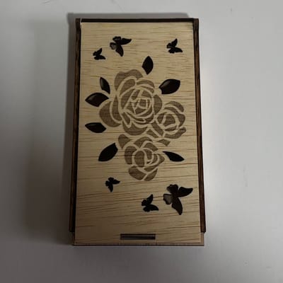 Houten cadeau box met rozen design – romantische geschenkdoos voor kleine cadeaus
