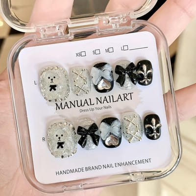 Fait main Portant une armure, nouvel arc de célébrité internet, patch d'art d'ongle ours noir et blanc, ongle fini L