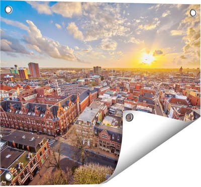 Gards Tuinposter Groningen Stad bij Zonsondergang - 50x40 cm - Tuindoek - Tuindecoratie - Wanddecoratie buiten - Tuinschilderij