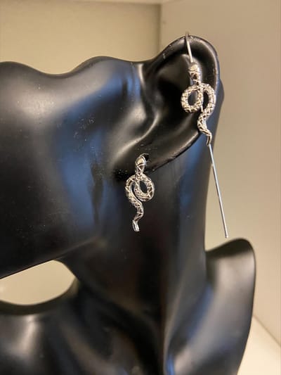 Oorsetje met slangendecoratie | | Make up | Parfum | Moederdag | Verjaardagscadeau| Cadeautje| Valentijnsdag| Kado | sieraden | vaderdag | oorbellen | oorsieraden