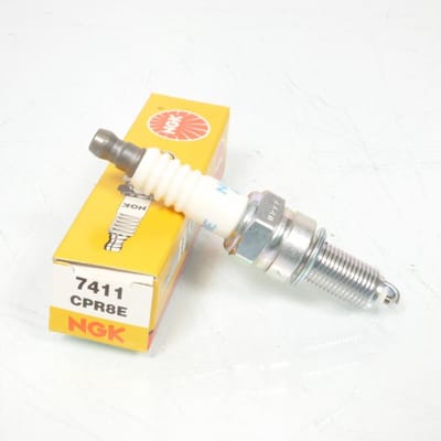 Bougie d'allumage NGK pour Scooter Aprilia 50 SR R FACTORY REPLICA SBK Après 2008 Neuf