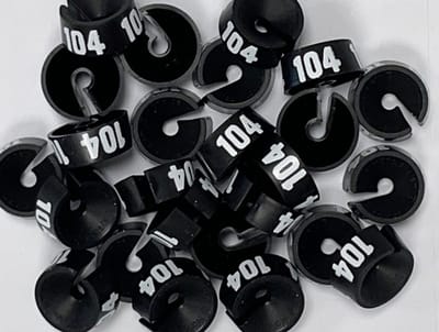 Bleijenberg Maatdopje maat 104 zwart - Maataanduiding voor kledinghangers per 25 stuks - Maatringetje Ø 20 mm - Kledinghangers - Kleerhanger - Kapstok - Mark-Brics - wisersizer