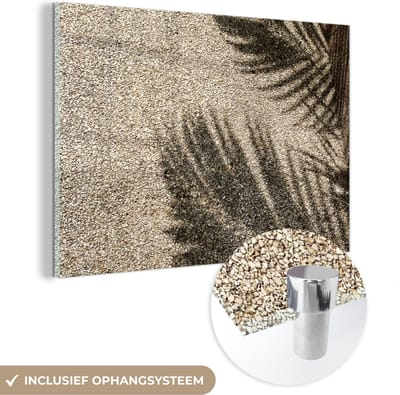 MuchoWow® Glasschilderij 150x100 cm - Schilderij acrylglas - Zand - Palm - Strand - Foto op glas - Schilderijen