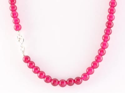 Collier van robijn kralen en zilveren sluiting - lengte 47 cm