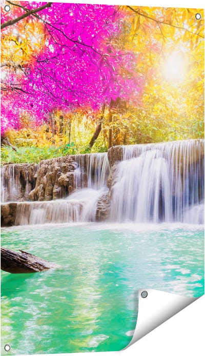 Gards Tuinposter Waterval met Groen Water en Roze Bladeren - 60x90 cm - Tuindoek - Tuindecoratie - Wanddecoratie buiten - Tuinschilderij