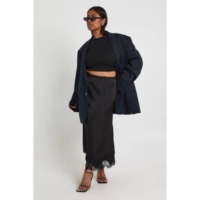 boohoo Dames Plus satijn midaxi-rok met kantenbeslag | Zwart | Maat: 48