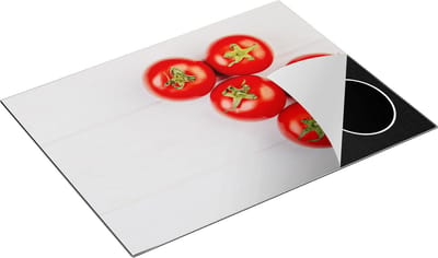 Chefcare Inductie Beschermer Tomaten op Witte Houten Planken - 77x59 cm - Afdekplaat Inductie - Kookplaat Beschermer - Inductie Mat