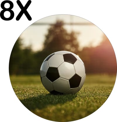 Luxe Ronde Placemat - Voetbal op het Gras voor het Goal - Set van 8 Placemats - 50x50 cm - 2 mm dik Vinyl - Anti Slip - Afneembaar