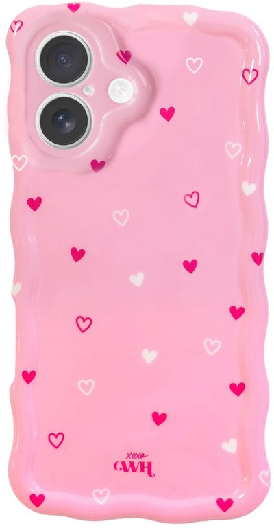 xoxo Wildhearts Glossy Wavy Case Love Notes telefoonhoesje - Geschikt voor iPhone 16 Plus - Golvend hoesje - Glimmende silicone case met golven - Vlekbestendig - Camerabescherming - Roze met rode en witte hartjes