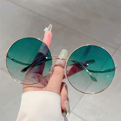 Lunettes de Soleil Mode Designer Métal Monture Optique Femme Lunettes Attirantes pour les Yeux Protection UV Lunettes de Soleil Homme Oculos De Sol 1PC