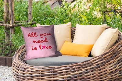 Buitenkussen - Tekst - Roze - Love - Hart - 45x45 cm - Weerbestendig