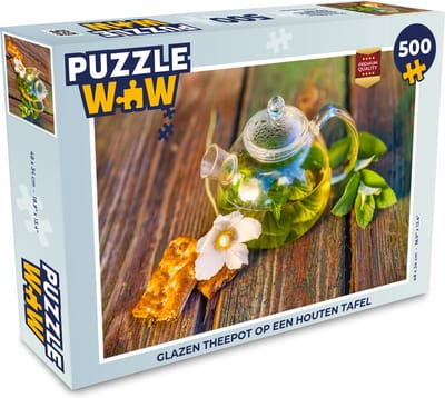 Puzzel Glazen theepot op een houten tafel - Legpuzzel - Puzzel 500 stukjes
