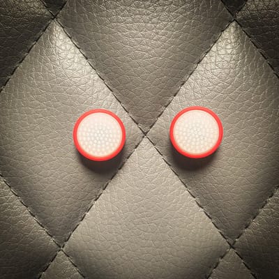 Gaming Thumb Grips - geschikt voor de Nintendo Switch (Oled, Lite) - 1 set = 2 duimgrips - wit/rood